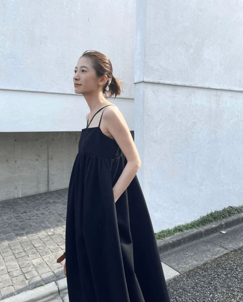 喜歡寬松型衣服的自在，卻又擔心松垮？4招教你穿得飄逸又修身